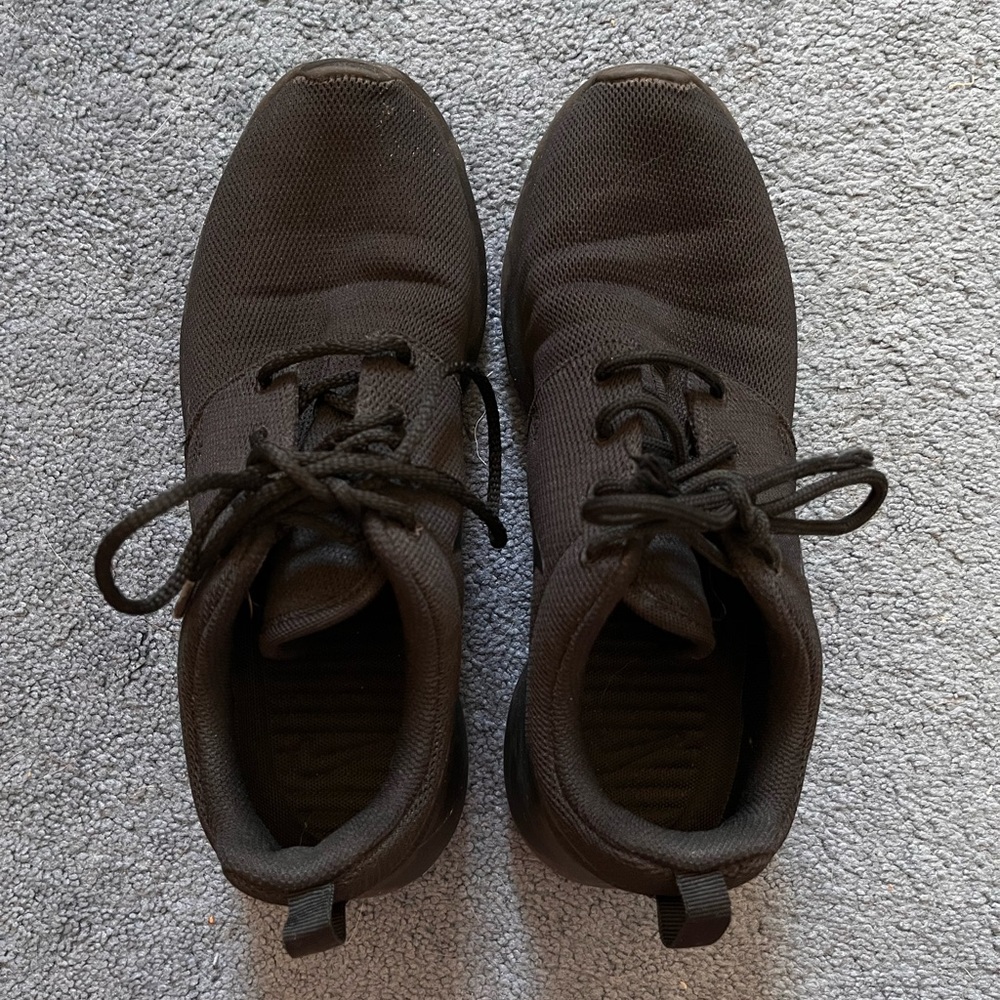 Womens Nike Roshes Older Style